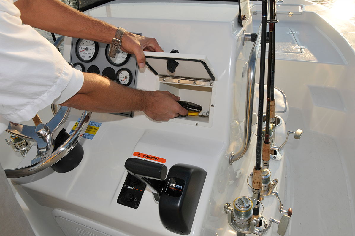 sv19bayboatconsolestoragebox Bay Boats, Center Consoles